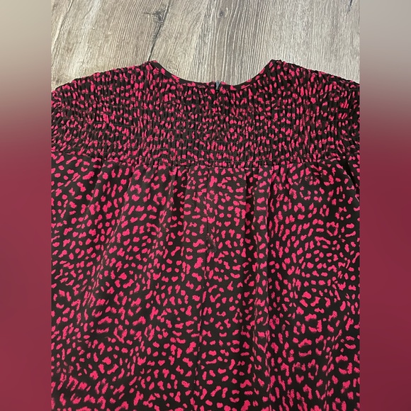 Michael Michael Kors Printed Smocked Bell Sleeve Blouse SZ Medium - Picture 4 of 4